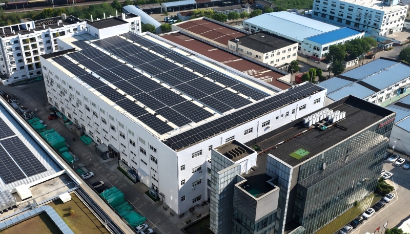 26/01/04 上海艾克森踐行智能制造綠色工廠——光伏發(fā)電節(jié)能技改項目成功運行